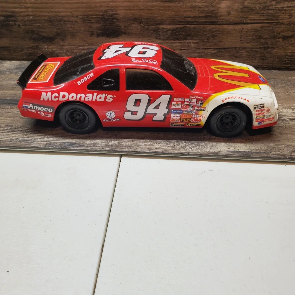 Toy Biz NASCAR #94 Bill Elliott Red Toy Car‎ - 1997 McDonalds Corp - 1:64